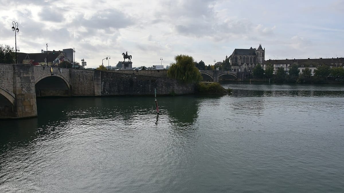 Confluence de l'Yonne et de la Seine à Montereau