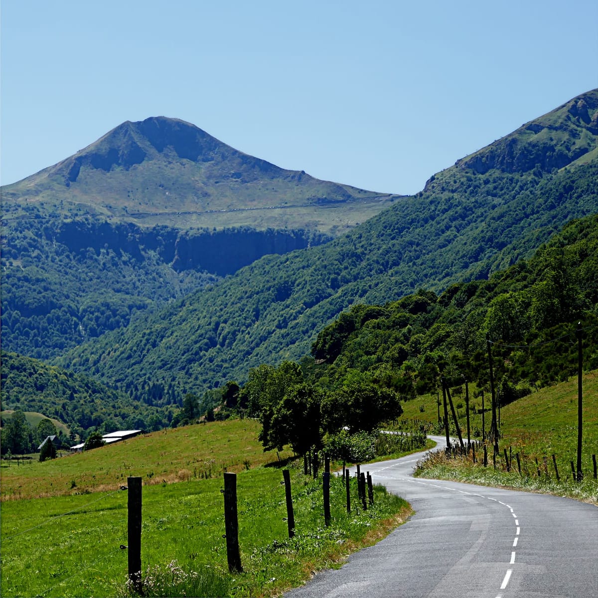 Les crêtes du Cantal depuis le Puy Mary